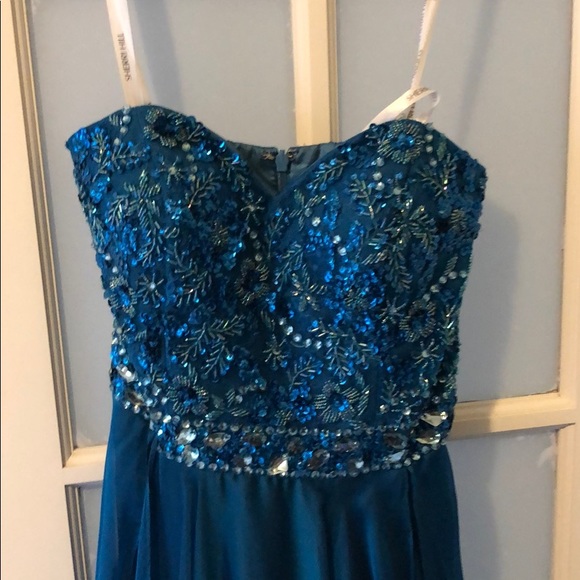 Prom/formal dress - Picture 3 of 4